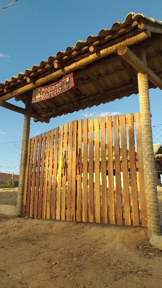 Portão Ripado Vertical Maçaranduba 1,70 m — Ripado vertical fechado · Maçaranduba · altura 1,70 m · preço por metro de largura