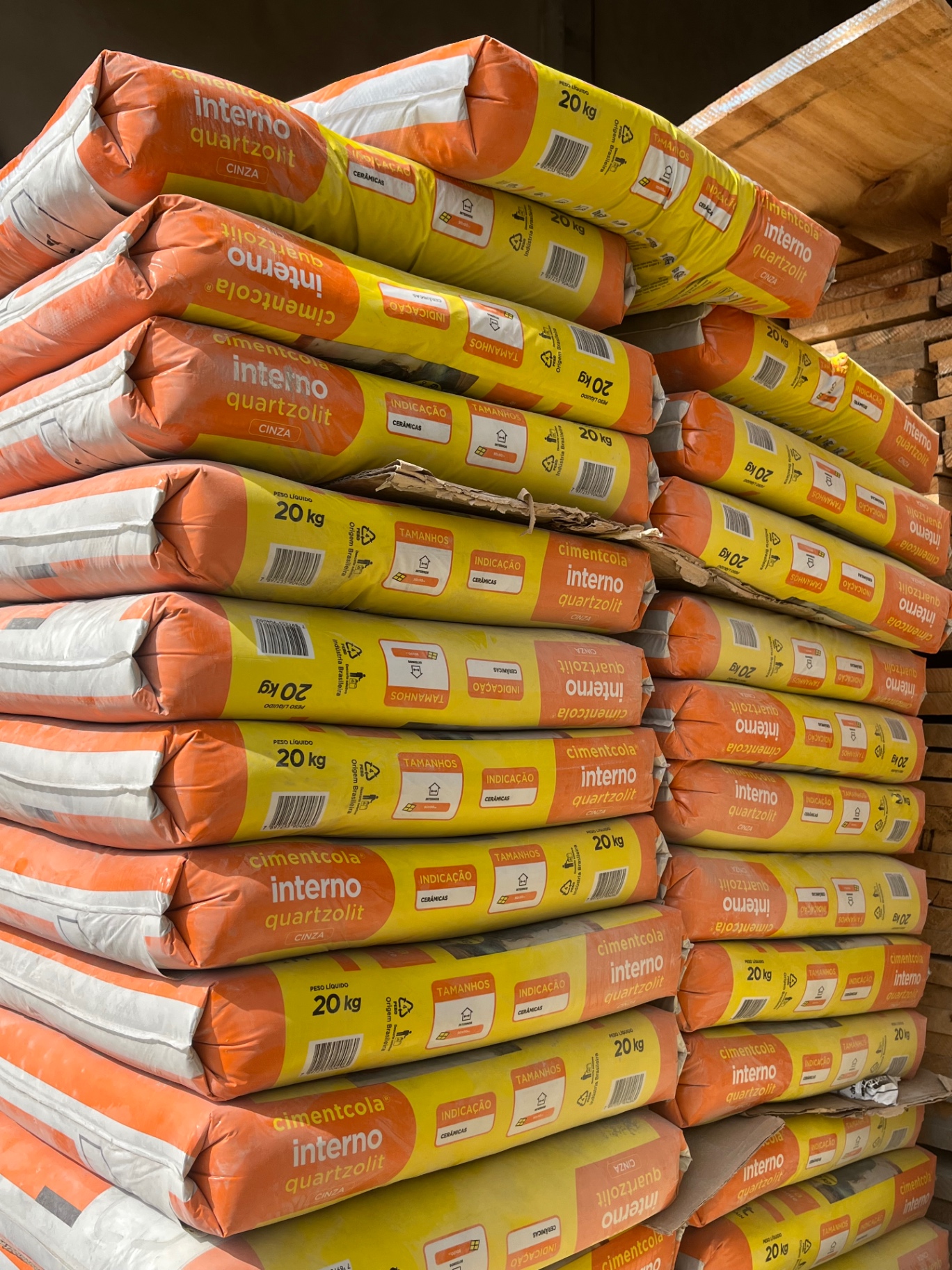 Argamassa Interna AC1 PL CZ QTZ — Quartzolit · cimentcola interno · 20 kg