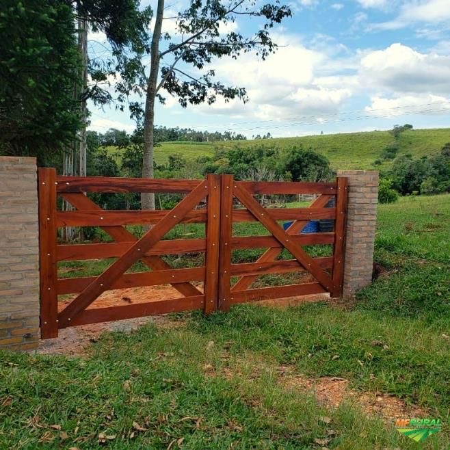 Porteira Dupla em X Maçaranduba 1,70 m — Duas folhas · travessa em X · Maçaranduba · altura 1,70 m · preço por metro de largura